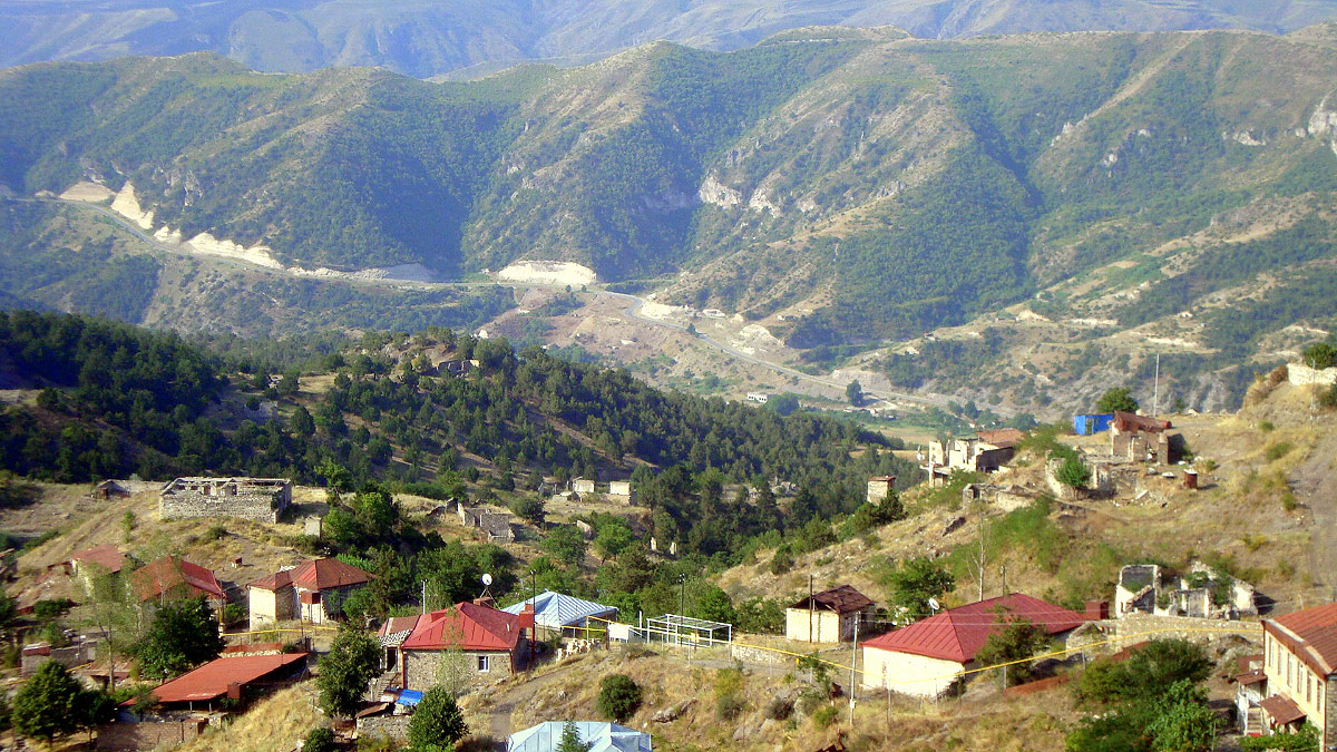 Lachin (Laçın, Բերձոր, Berdzor, Лачин) (Photo license: CC-BY-SA 4.0)
